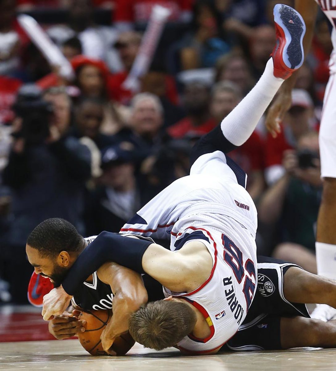 Kyle-Korver-4b8baf82b0bc45399d104cf623cf25a2-0.jpg